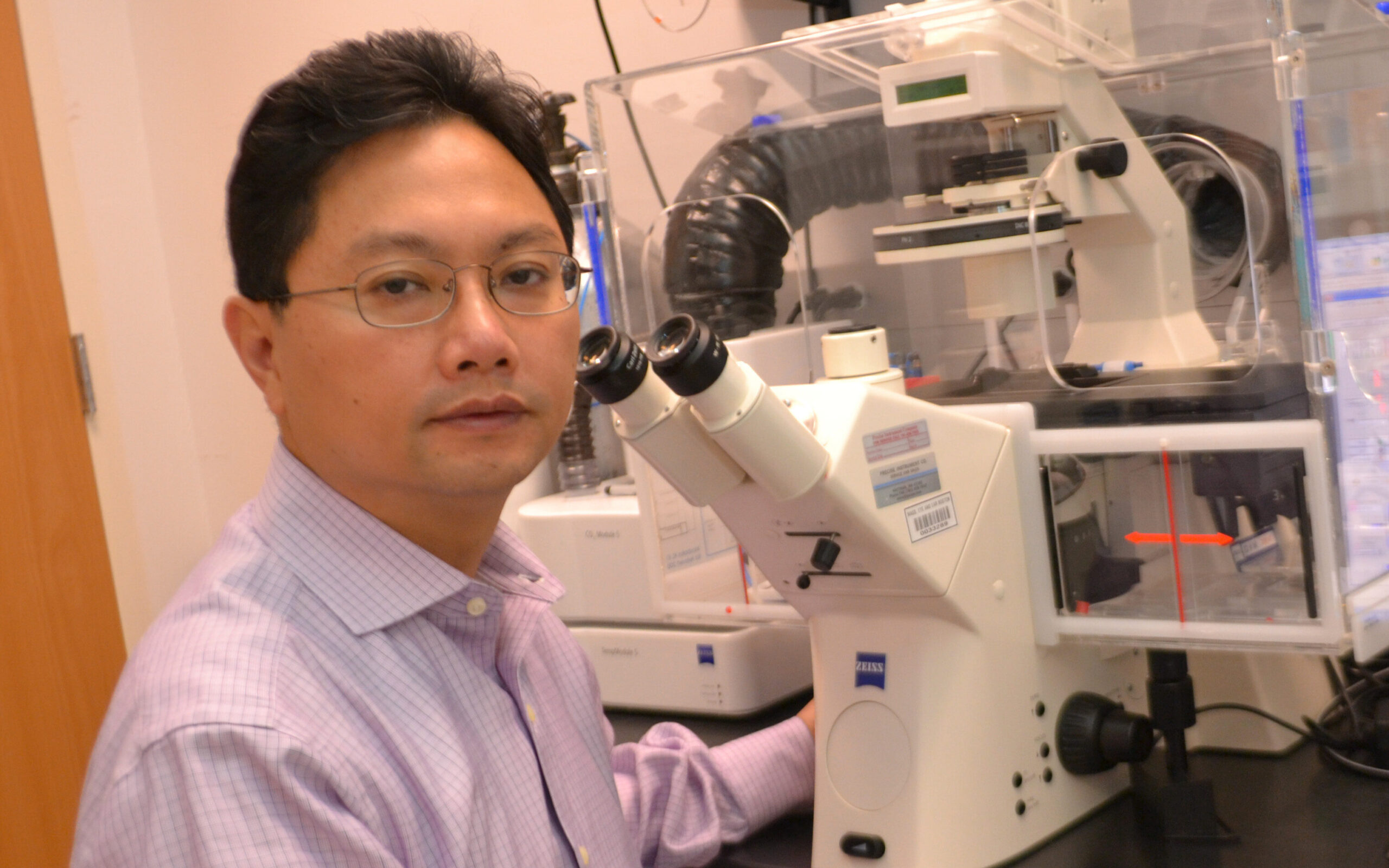 Zheng-Yi Chen, PhD in the lab 